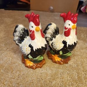 Holiday time rooster salt and pepper shakers